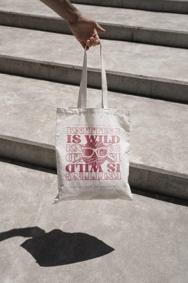 Tote bag mockup outside 3