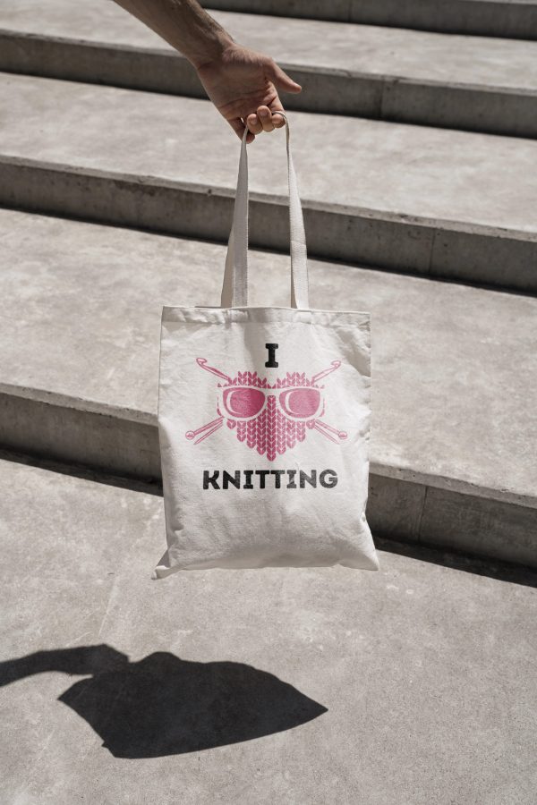 Tote bag mockup outside