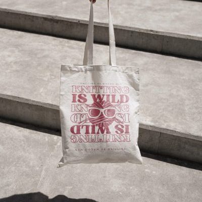 Tote bag mockup outside (3)