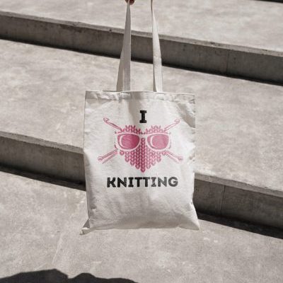 Tote bag mockup outside